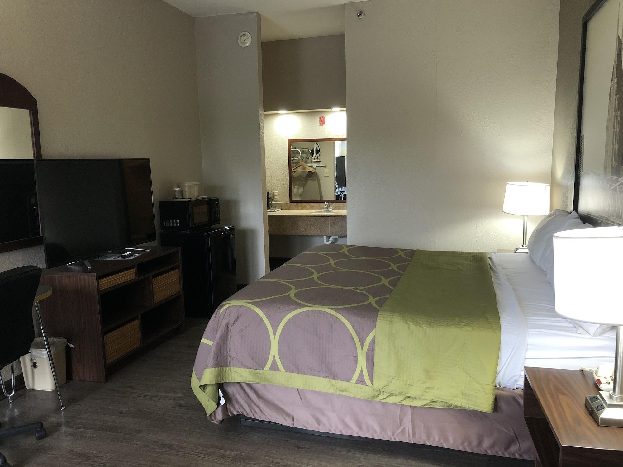 Super 8 By Wyndham Columbia Hotel Bagian luar foto