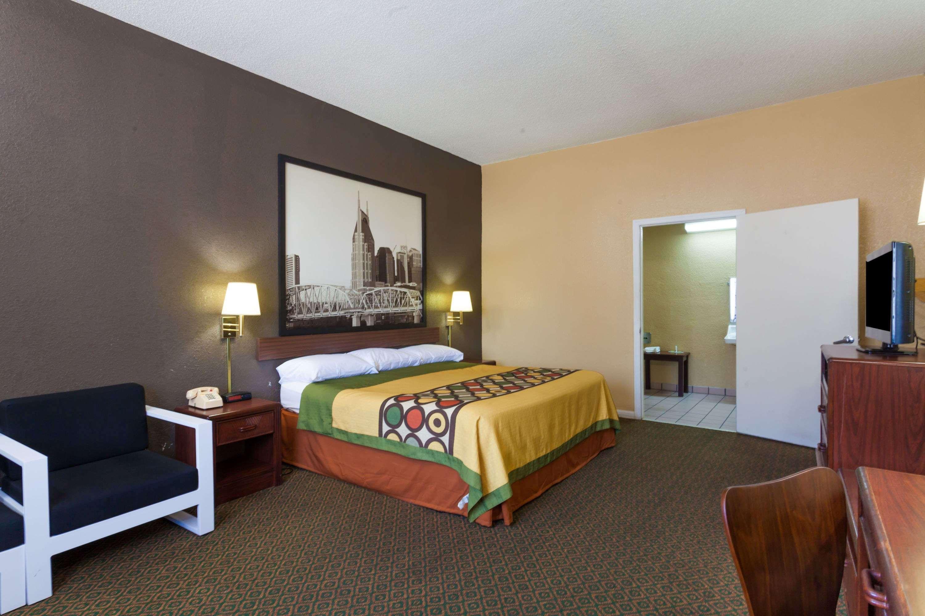 Super 8 By Wyndham Columbia Hotel Bagian luar foto