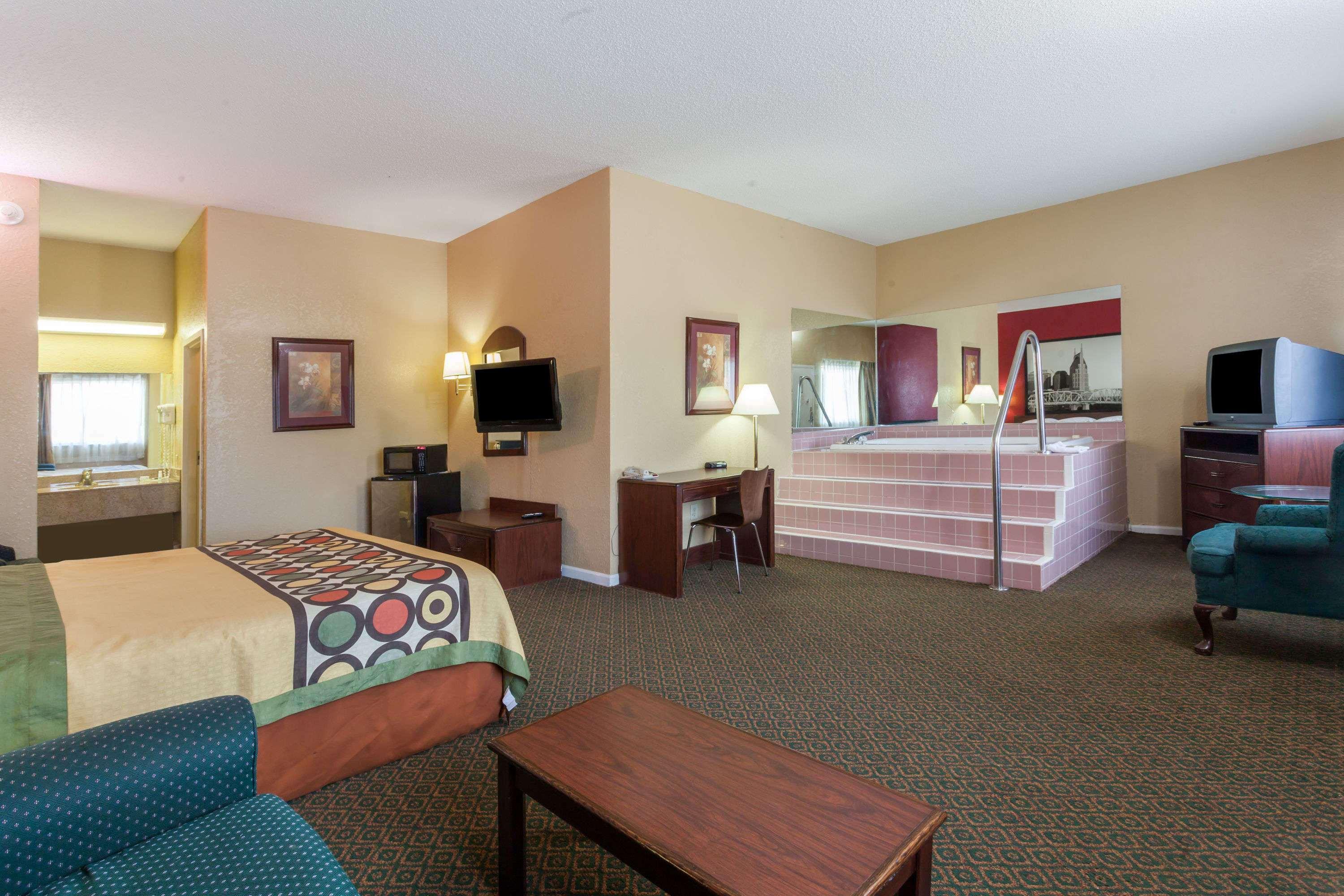 Super 8 By Wyndham Columbia Hotel Bagian luar foto