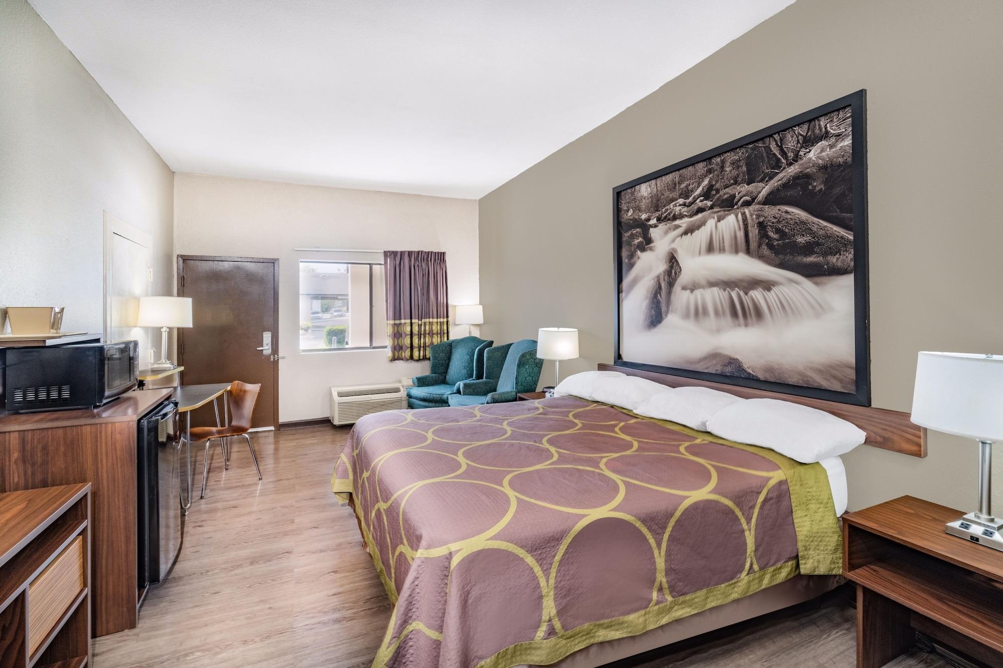 Super 8 By Wyndham Columbia Hotel Bagian luar foto