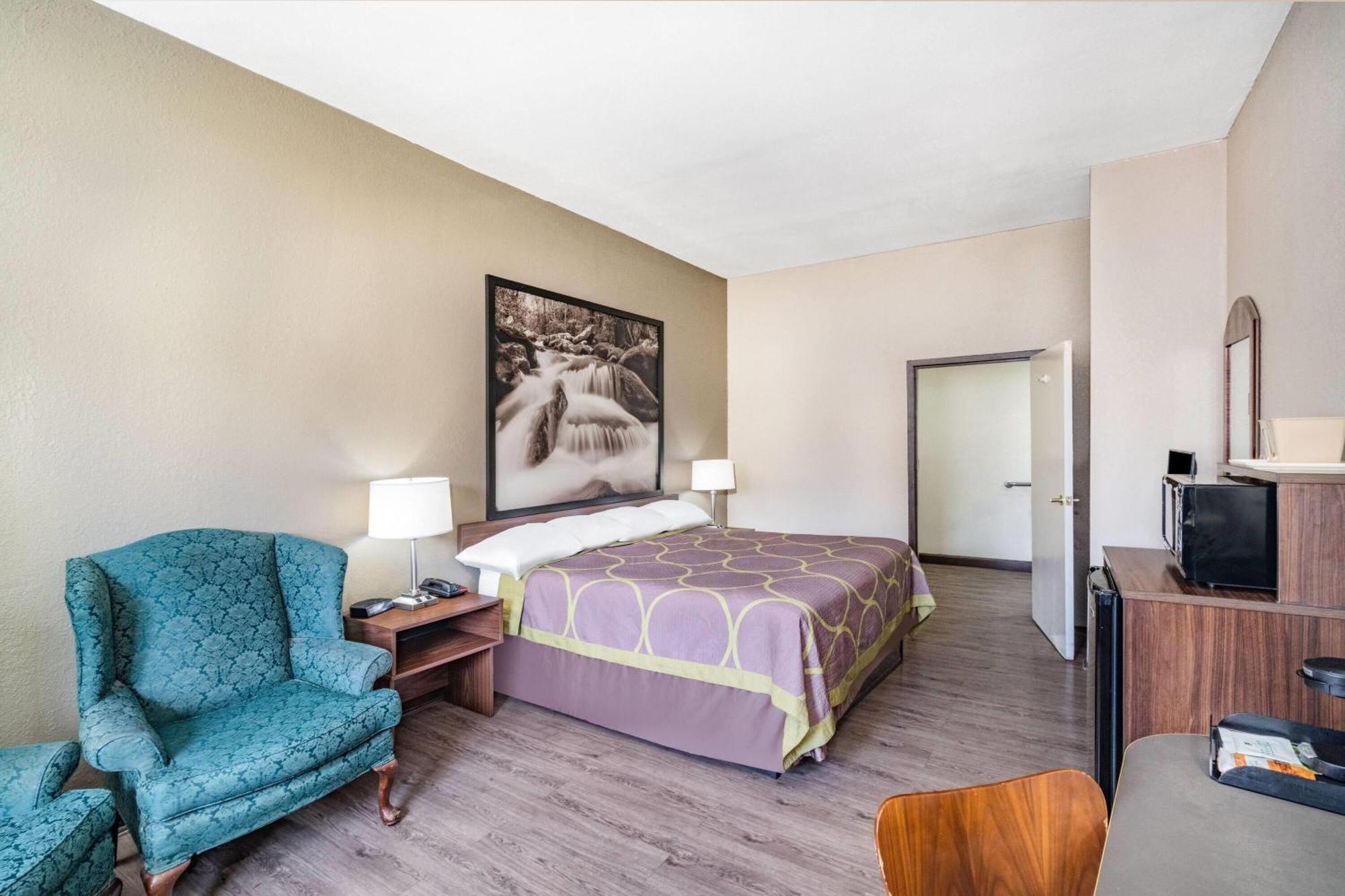 Super 8 By Wyndham Columbia Hotel Bagian luar foto