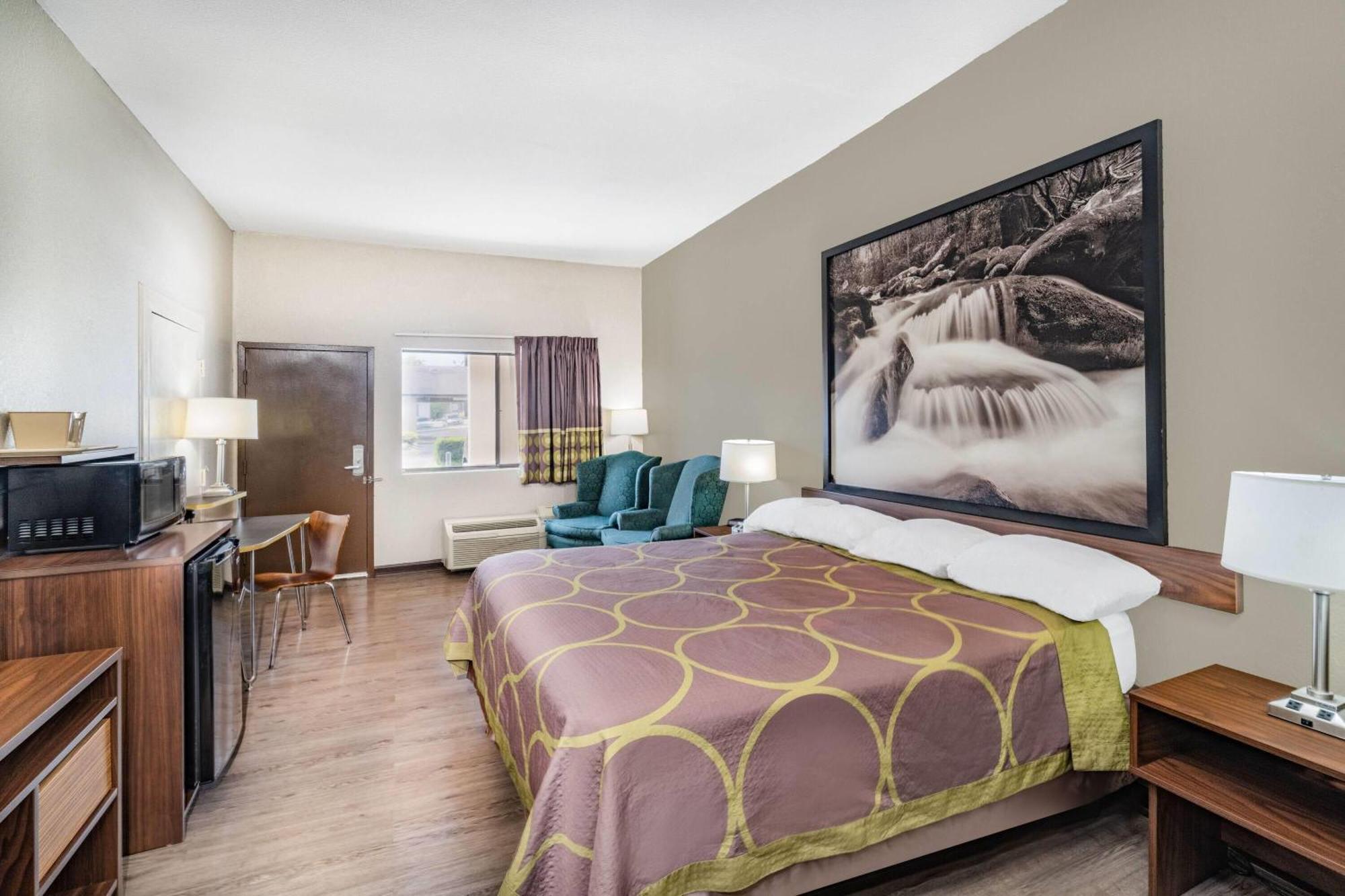 Super 8 By Wyndham Columbia Hotel Bagian luar foto