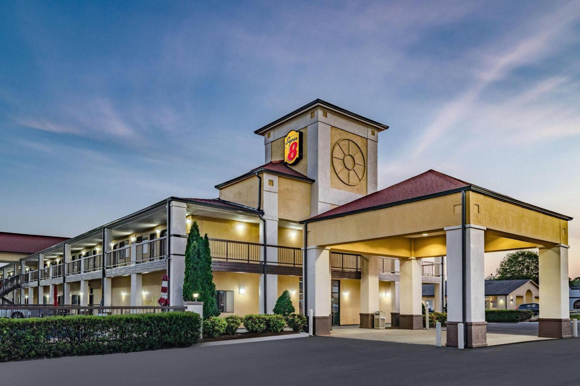 Super 8 By Wyndham Columbia Hotel Bagian luar foto